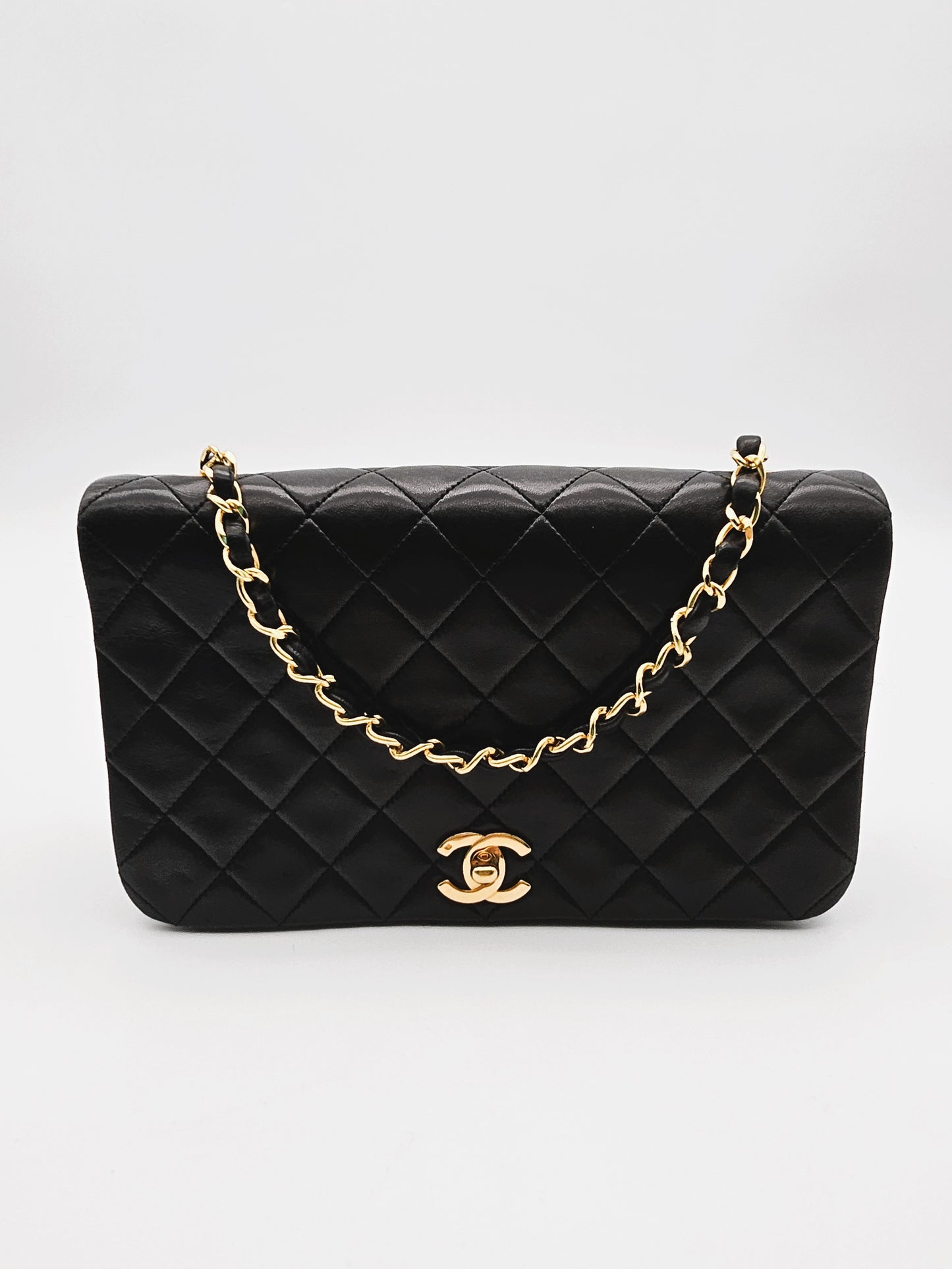 CHANEL Vintage Matelassé Single Flap Bag