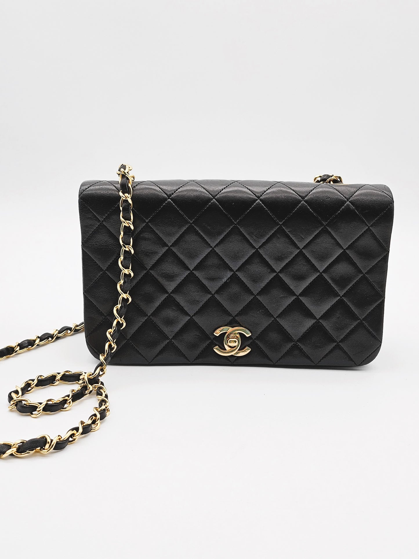 CHANEL Vintage Matelassé Single Flap Bag