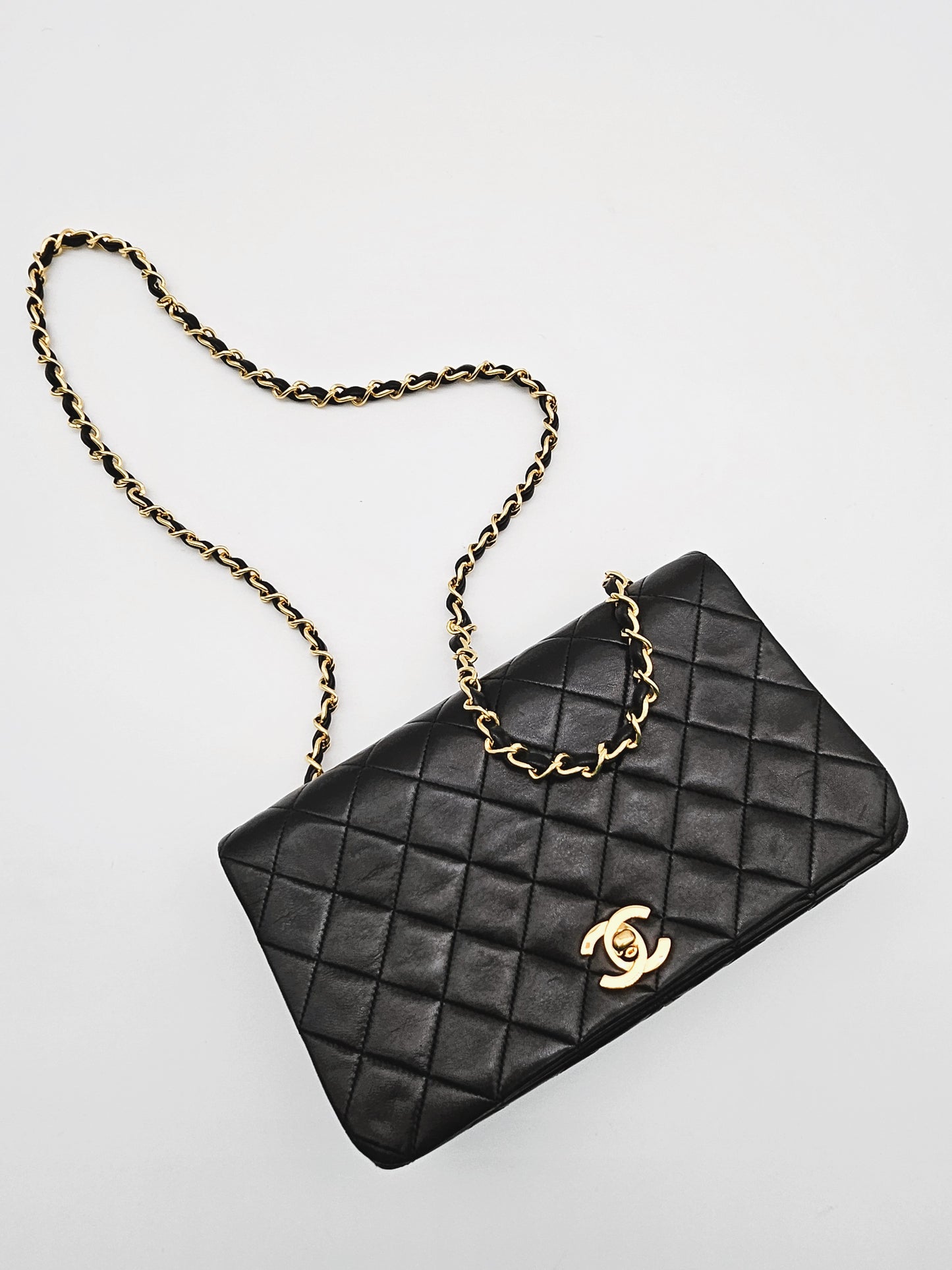 CHANEL Vintage Matelassé Single Flap Bag