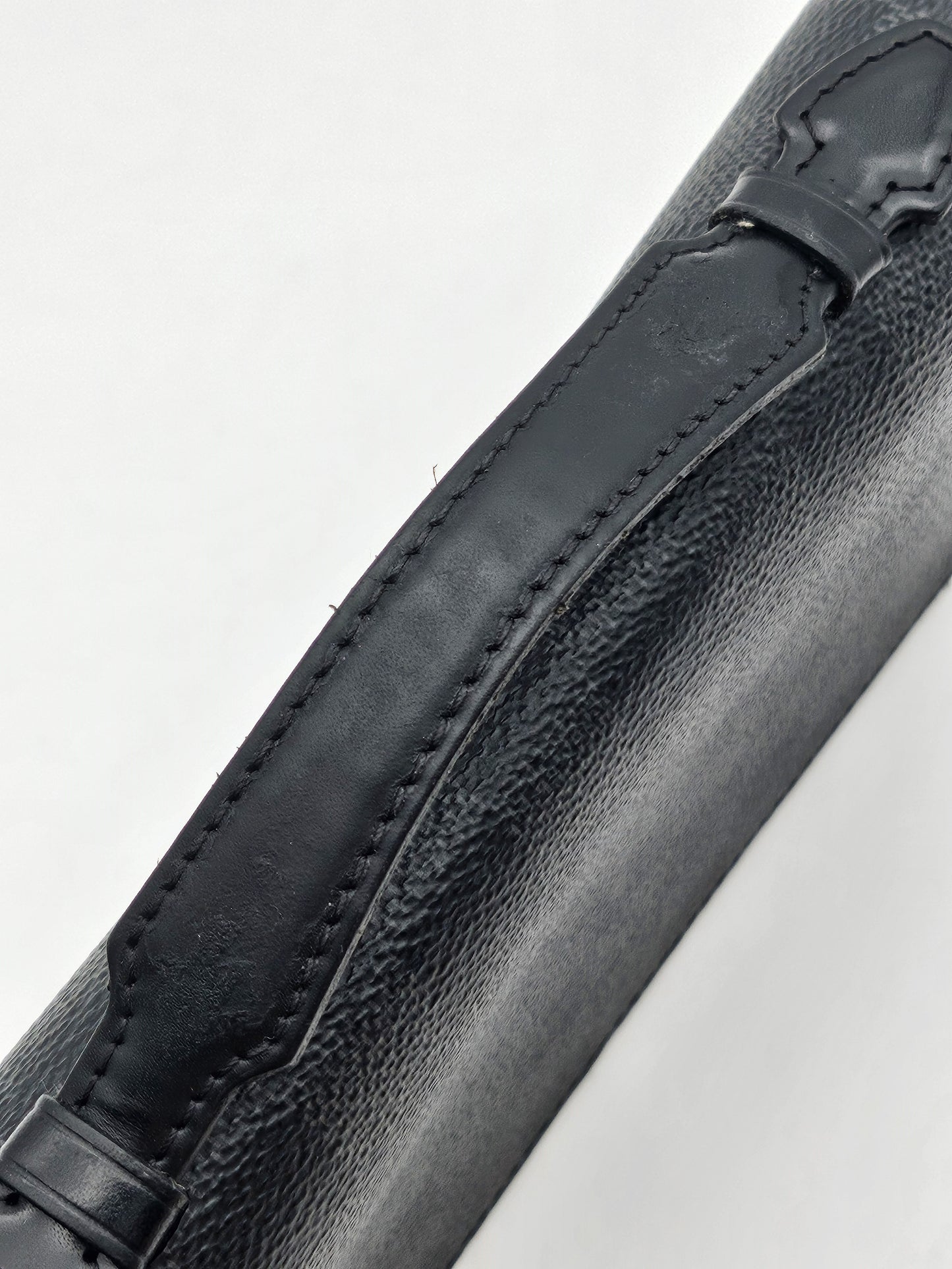 LOUIS VUITTON Damier Graphite Zippy Wallet