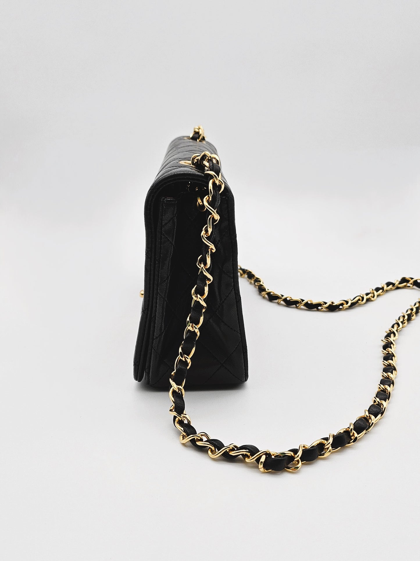 CHANEL Vintage Matelassé Single Flap Bag