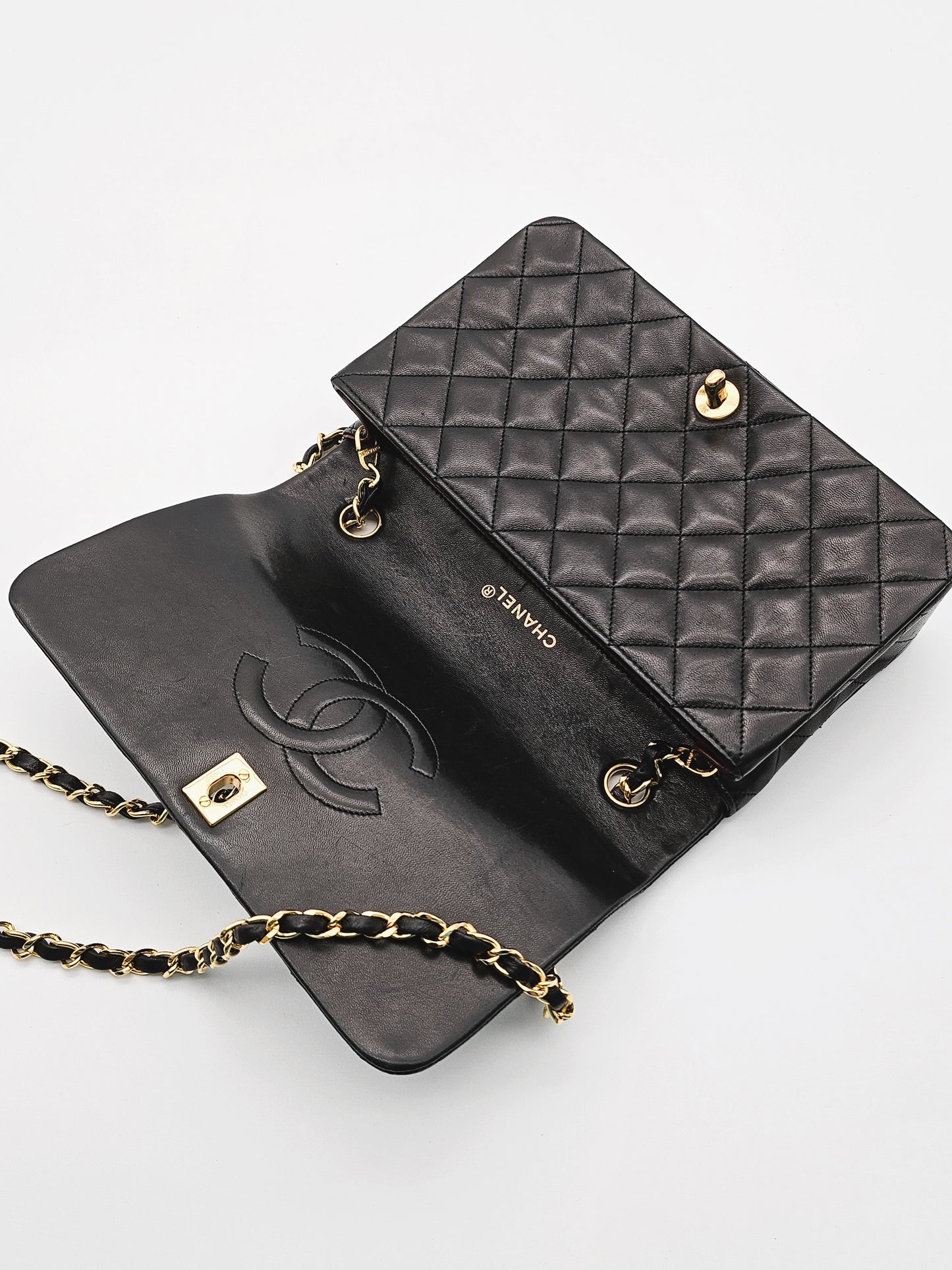 CHANEL Vintage Matelassé Single Flap Bag