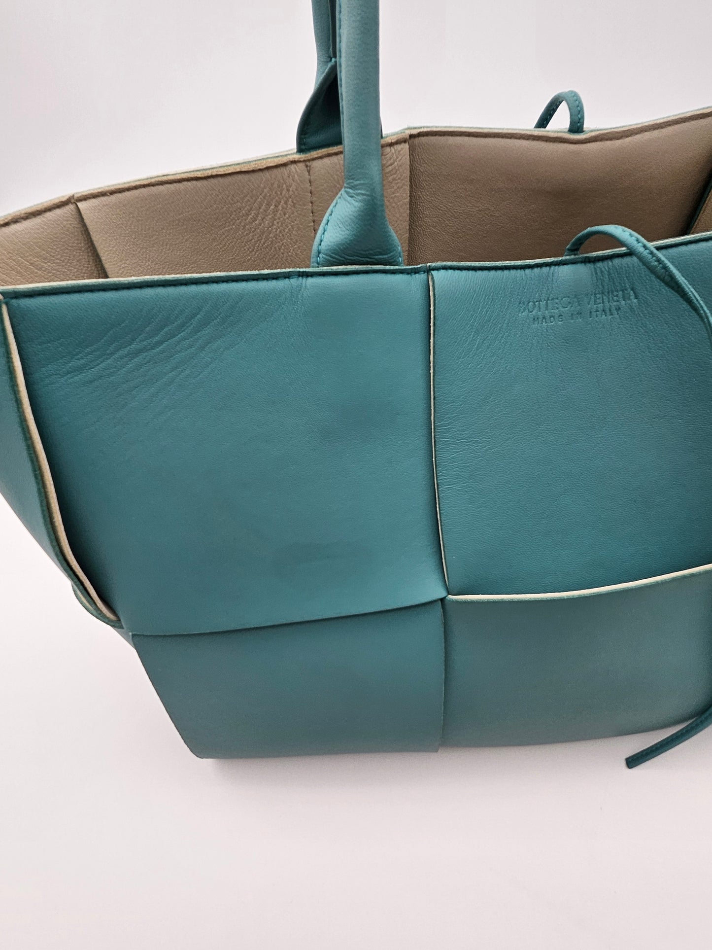 BOTTEGA VENETA Medium Arco Tote Bag